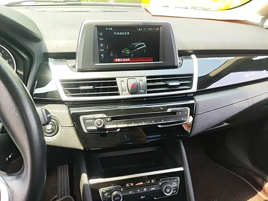 BMW 2 Series Touring 2018 2016 218i Sport Design Package