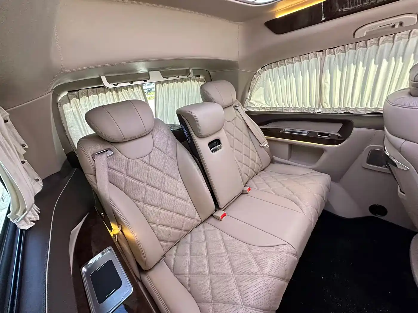 Mercedes-Benz Vito 2023 2.0T Business 7-Seater фото 11