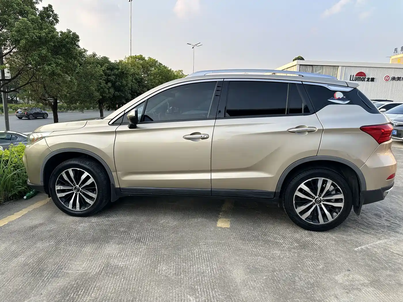 GAC Trumpchi Trumpchi GS4 2016 235T G-DCT Luxury Edition фото 18