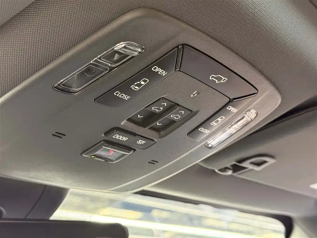Toyota Sienna 2023 2.5L Hybrid Premium Edition фото 19