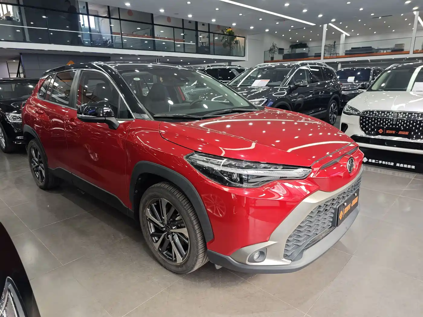 Toyota Frontlander 2022 2.0L CVT Luxury PLUS Edition фото 3