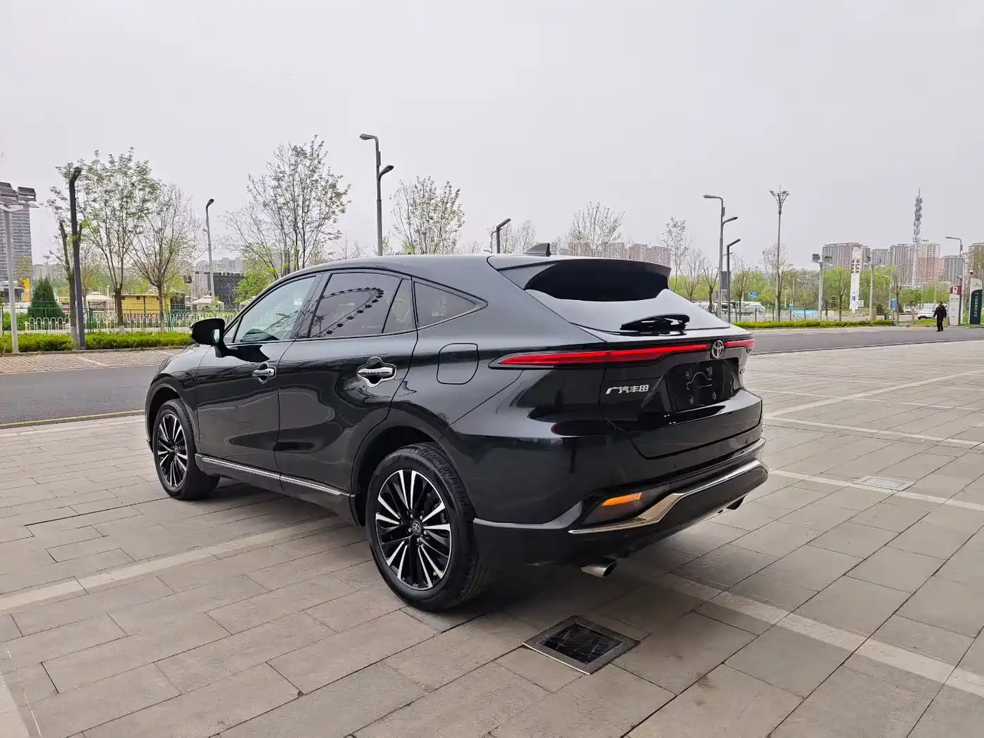Toyota Venza 2022 2.0L CVT 2WD Premium фото 4