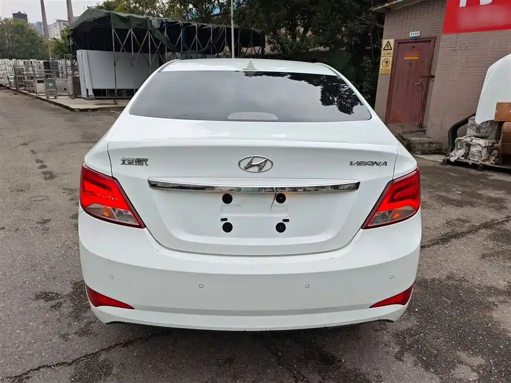 Hyundai Verna 2014 1.4L Manual Top TOP фото 6