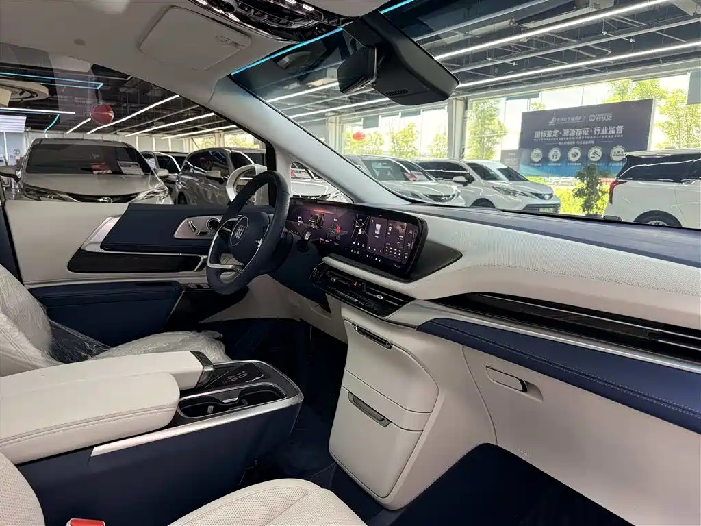 Buick Century 2025 2.0T 7-Seater World Edition фото 25
