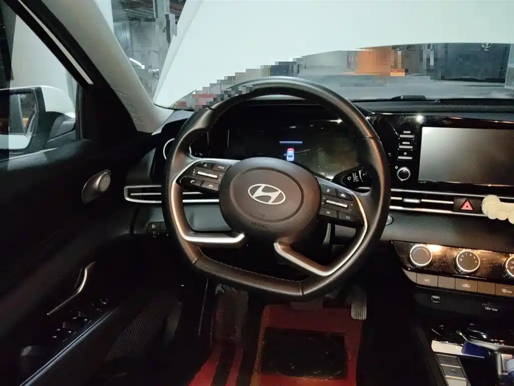 Hyundai Elantra 2023 1.5L CVT GLX Elite Edition фото 3