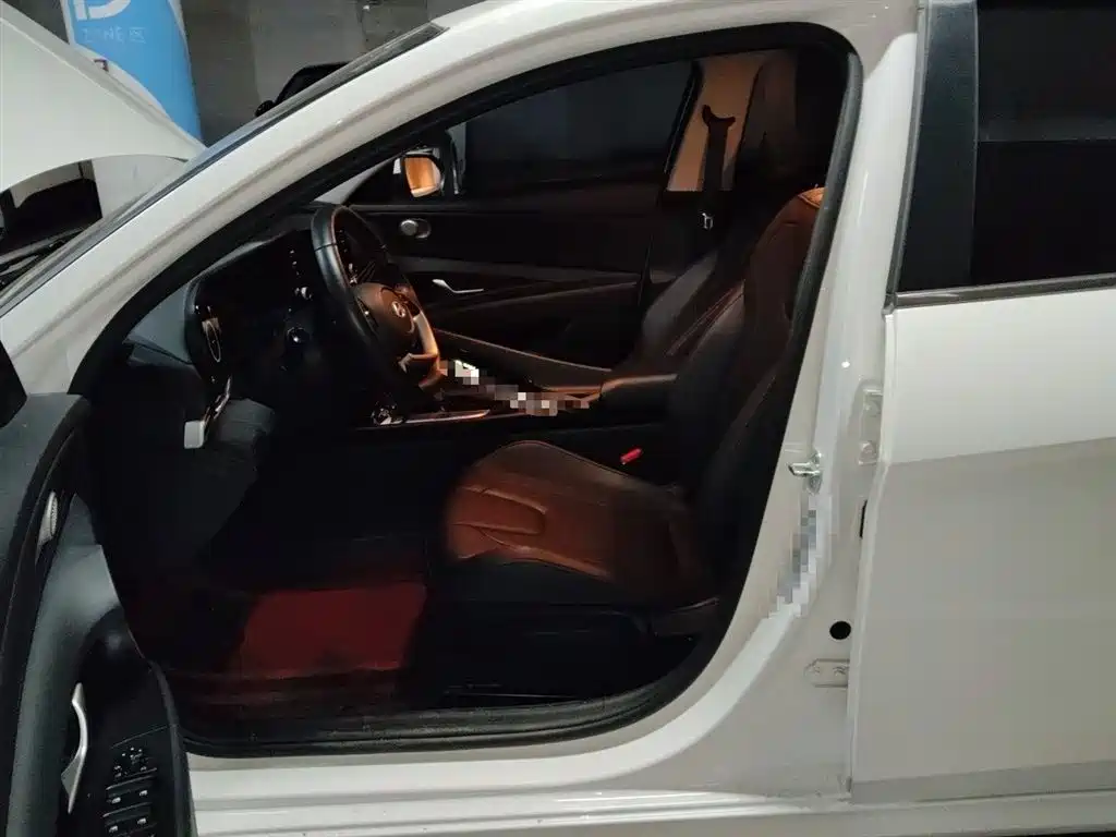 Hyundai Elantra 2023 1.5L CVT GLX Elite Edition фото 8