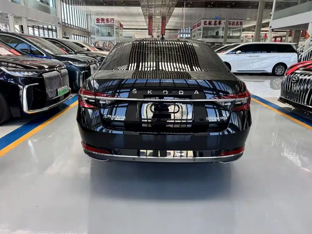 Фото 5 - Škoda Superb