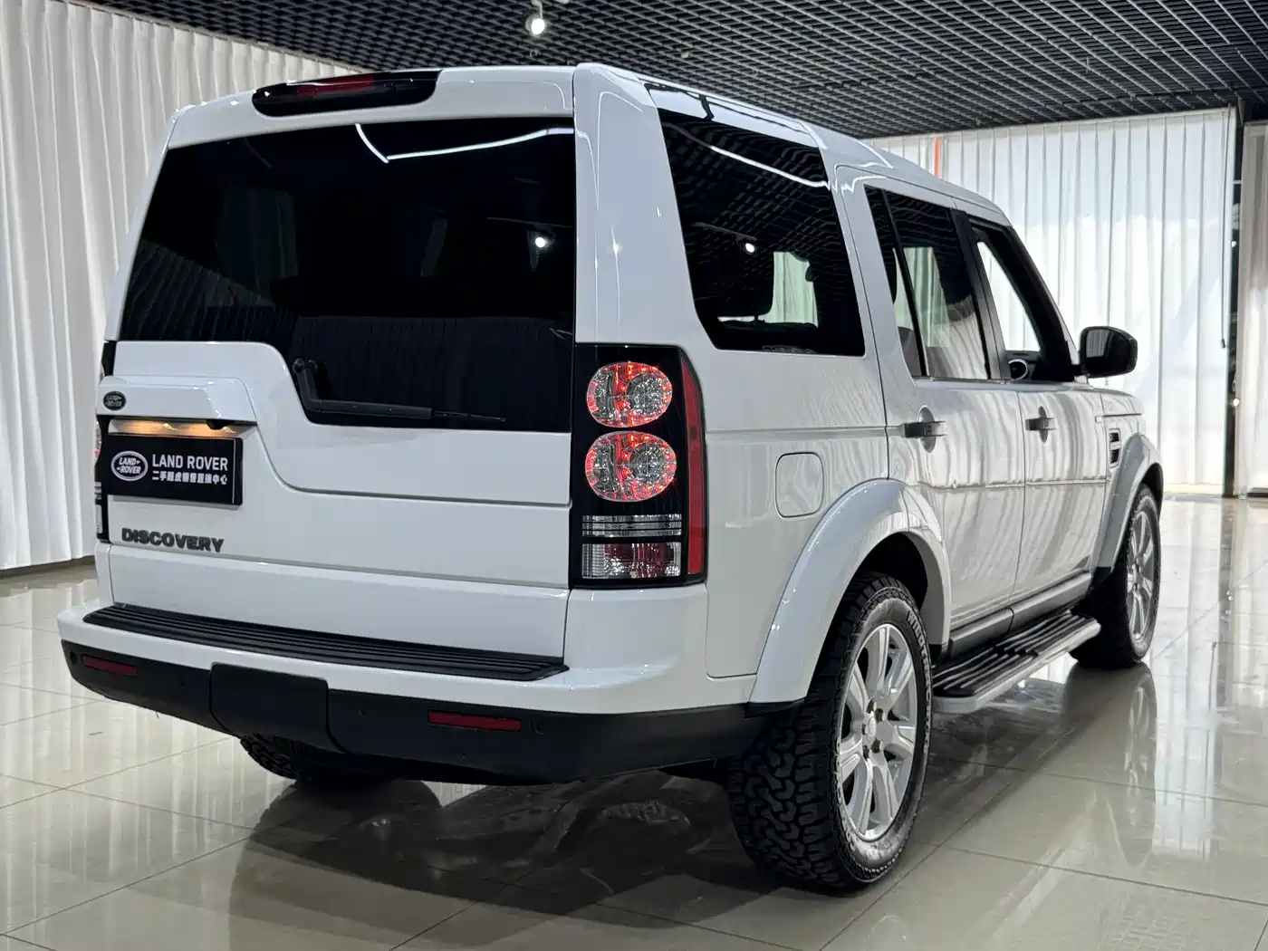 Land Rover Discovery 2015 3.0 SC V6 SE фото 4