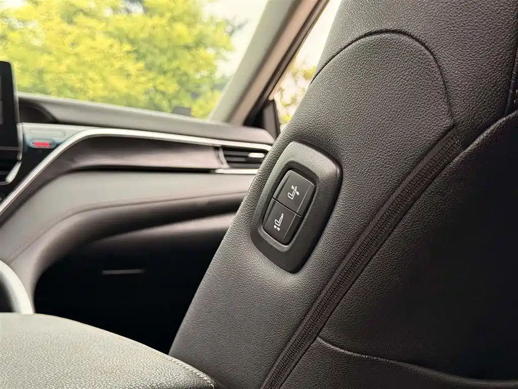 Toyota Camry 2021 2.5G Luxury Edition фото 20