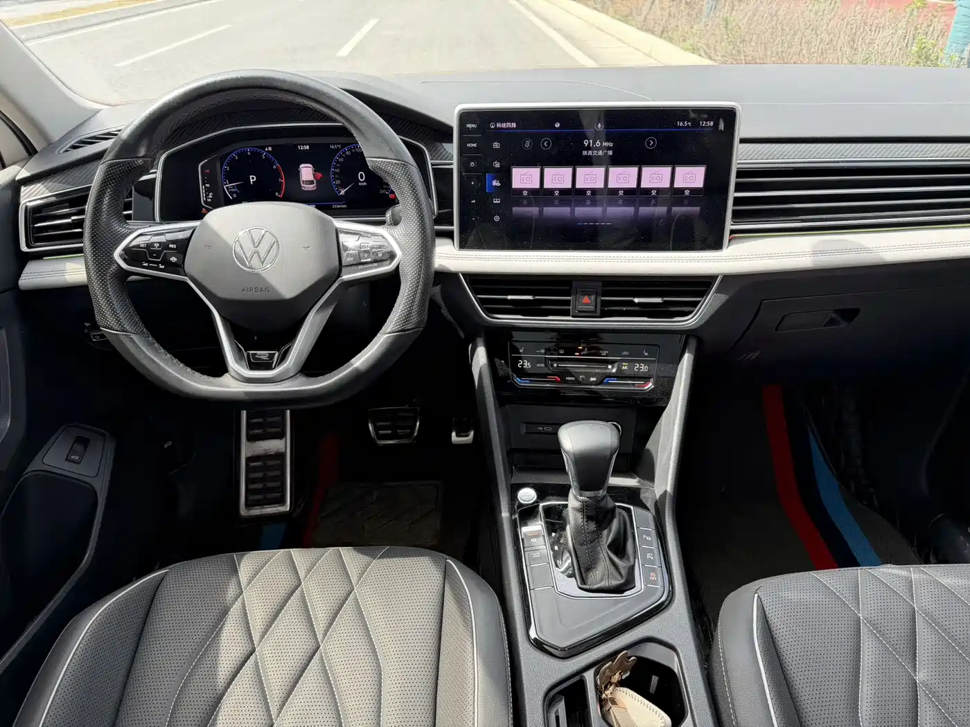 Volkswagen Tiguan L 2022 330TSI Auto 2WD R-Line Premium Edition фото 6