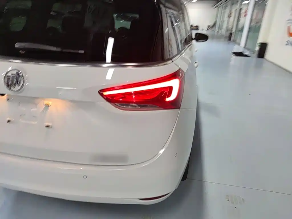 Фото 8 - Buick GL6