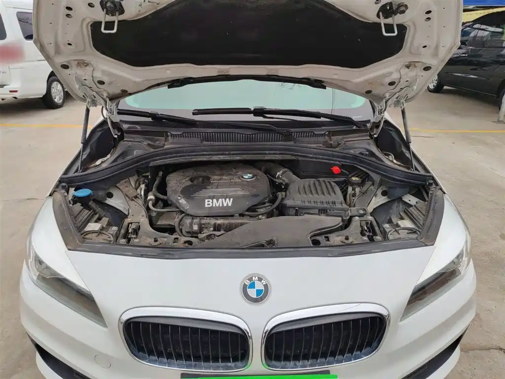 BMW 2 Series Touring 2016 218i Fashion Model фото 16