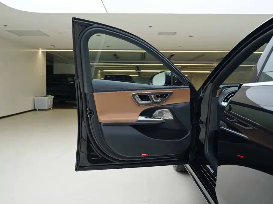 Фото 14 - Mercedes-Benz E-Class