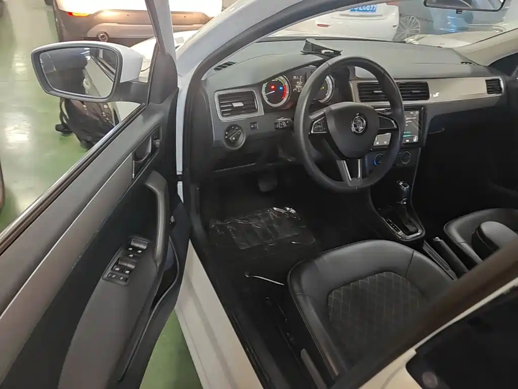 صورة 16 - Škoda Rapid
