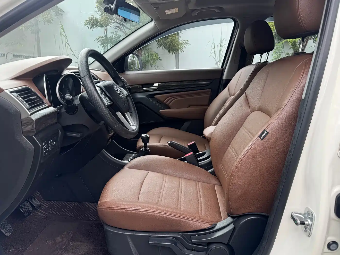 BAIC Weiwang S50 2016 2016 1.5T Manual LeDong Luxury