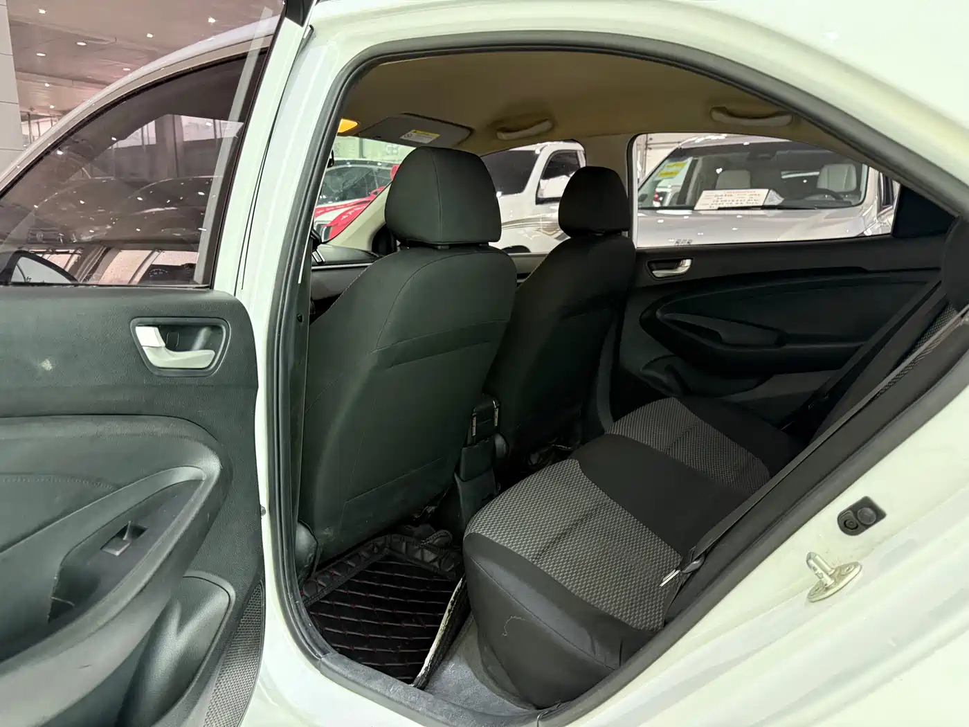 Hyundai Verna 2017 1.4L Manual Color Edition (China V) фото 7