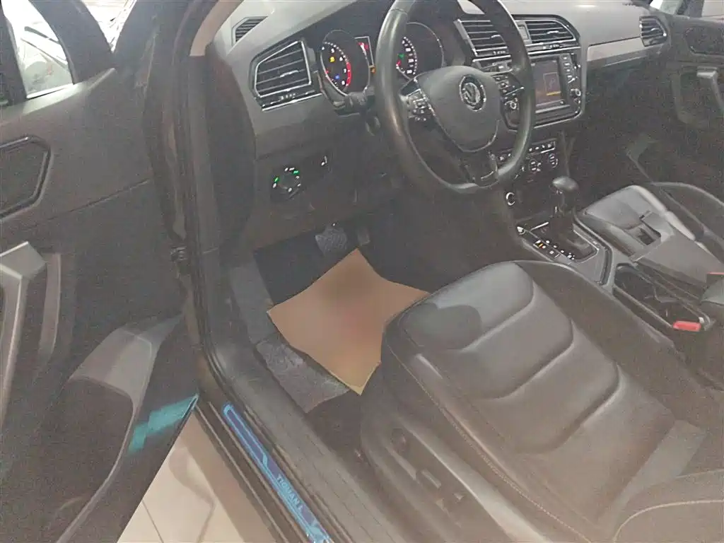 Volkswagen Tiguan L 2018 330TSI Automatic 2WD Luxury Edition фото 16