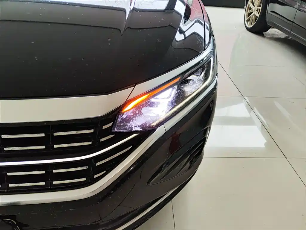 Volkswagen Passat 2022 330TSI Luxury Edition фото 24