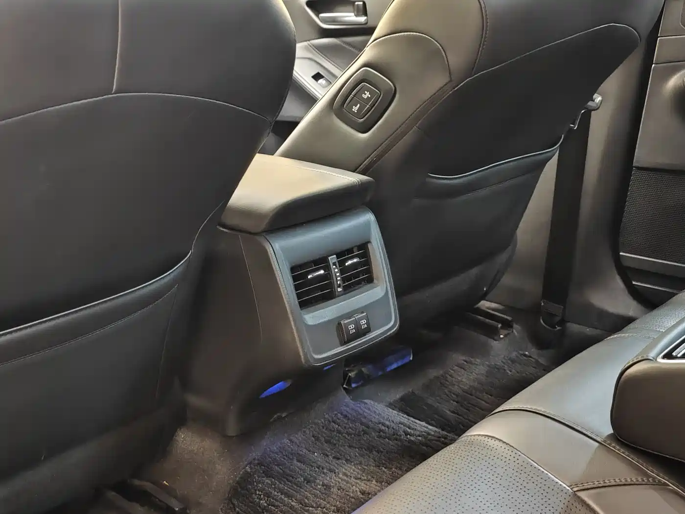 Toyota Avalon 2019 Hybrid 2.5L Luxury Edition China V фото 25