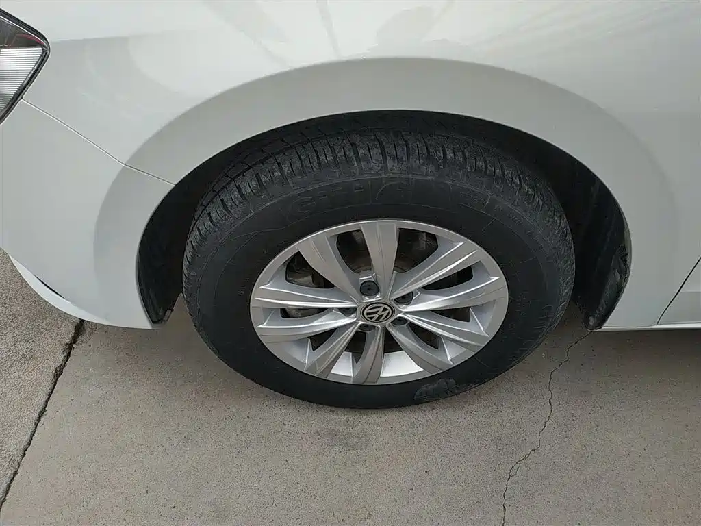 Volkswagen Bora 2017 1.6L Automatic Fashion Edition фото 23