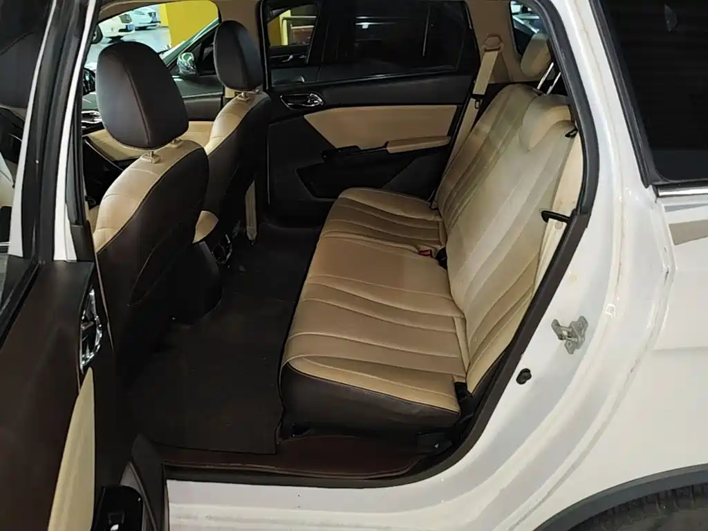 Baojun 310W 2017 2017 1.5L Manual Fashion Edition (China V)