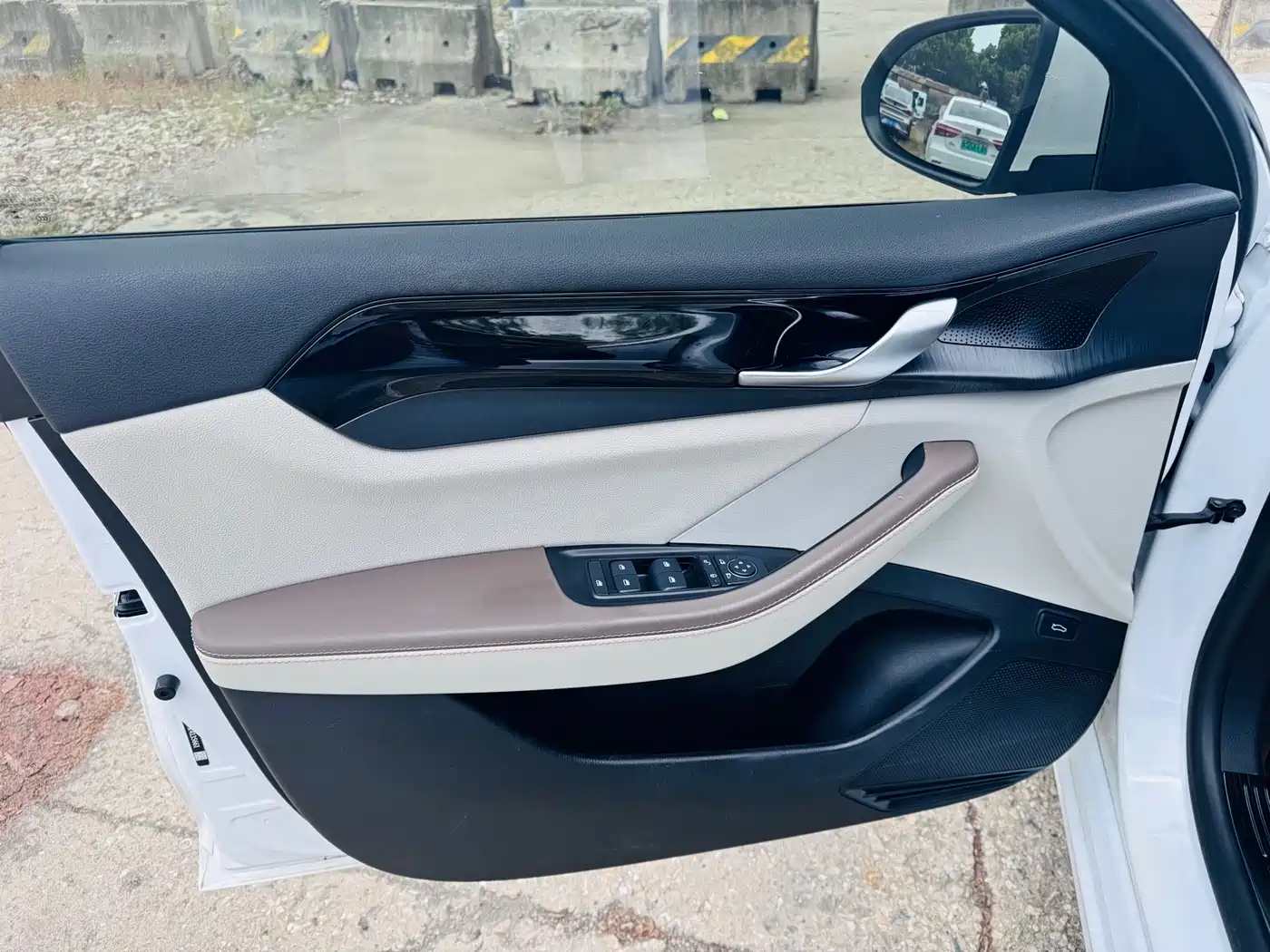 BYD Qin PLUS 2024 Glory Edition DM-i 55KM Leading фото 8