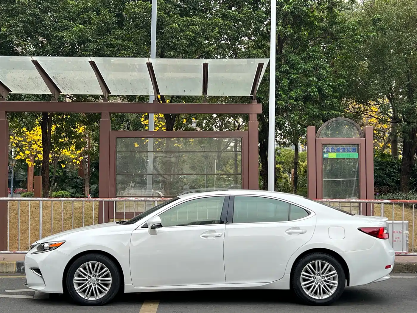 Lexus ES 2015 200 Elite Edition фото 2