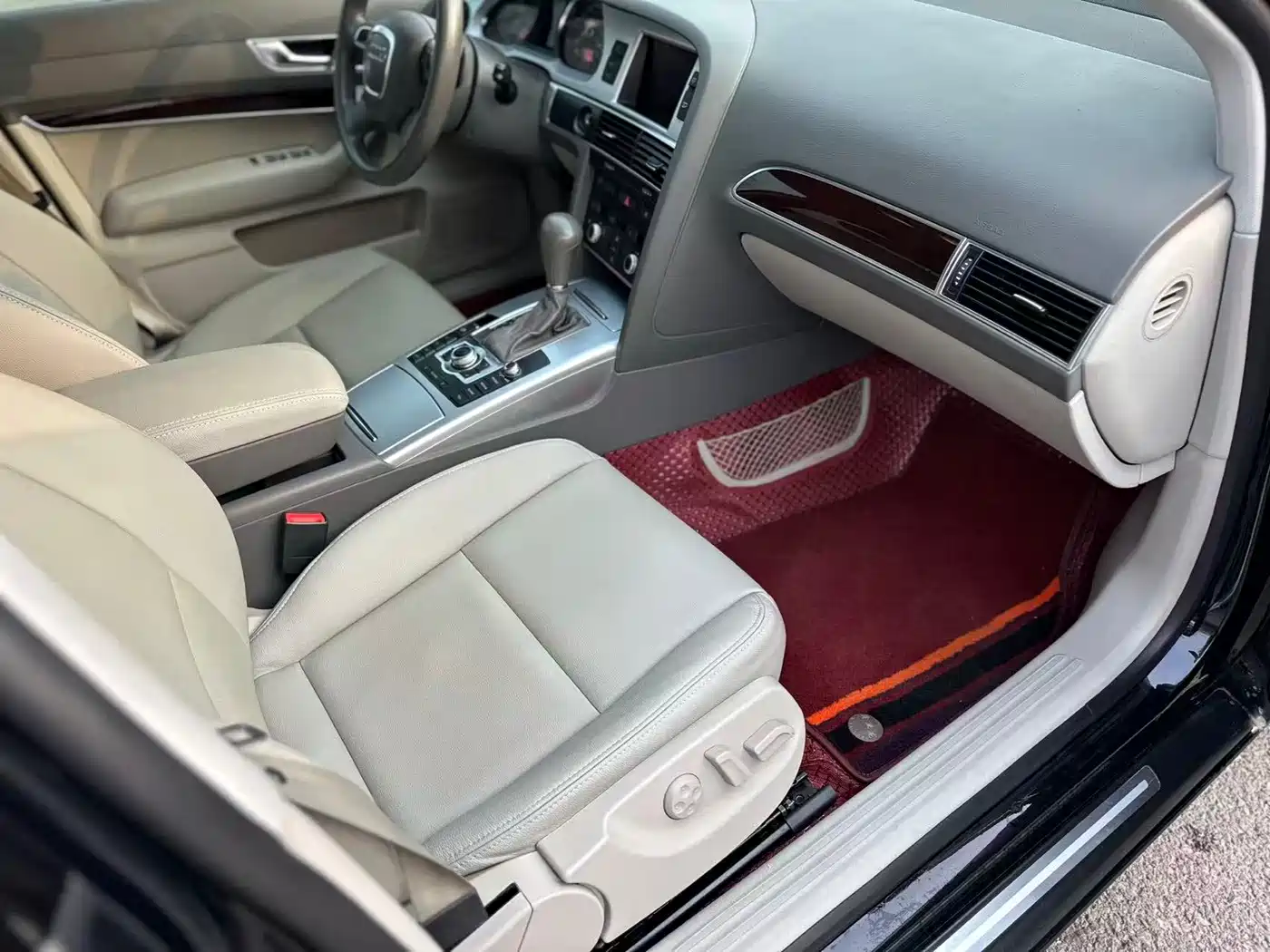 Audi A6L 2010 2.0 TFSI Automatic Standard фото 11