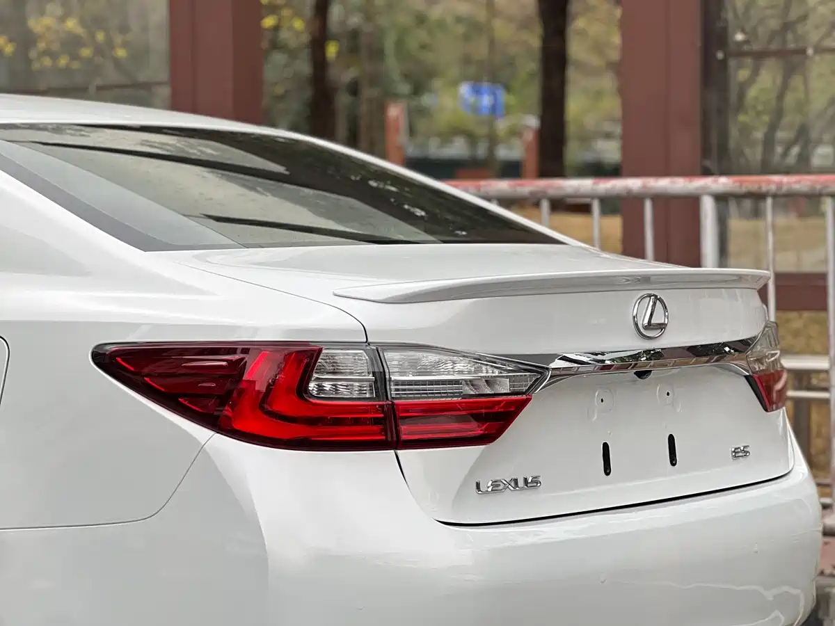 Lexus ES 2015 200 Elite Edition фото 19