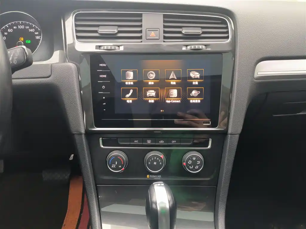 Volkswagen Golf 2020 Beloved Edition 280TSI DSG Comfort фото 13