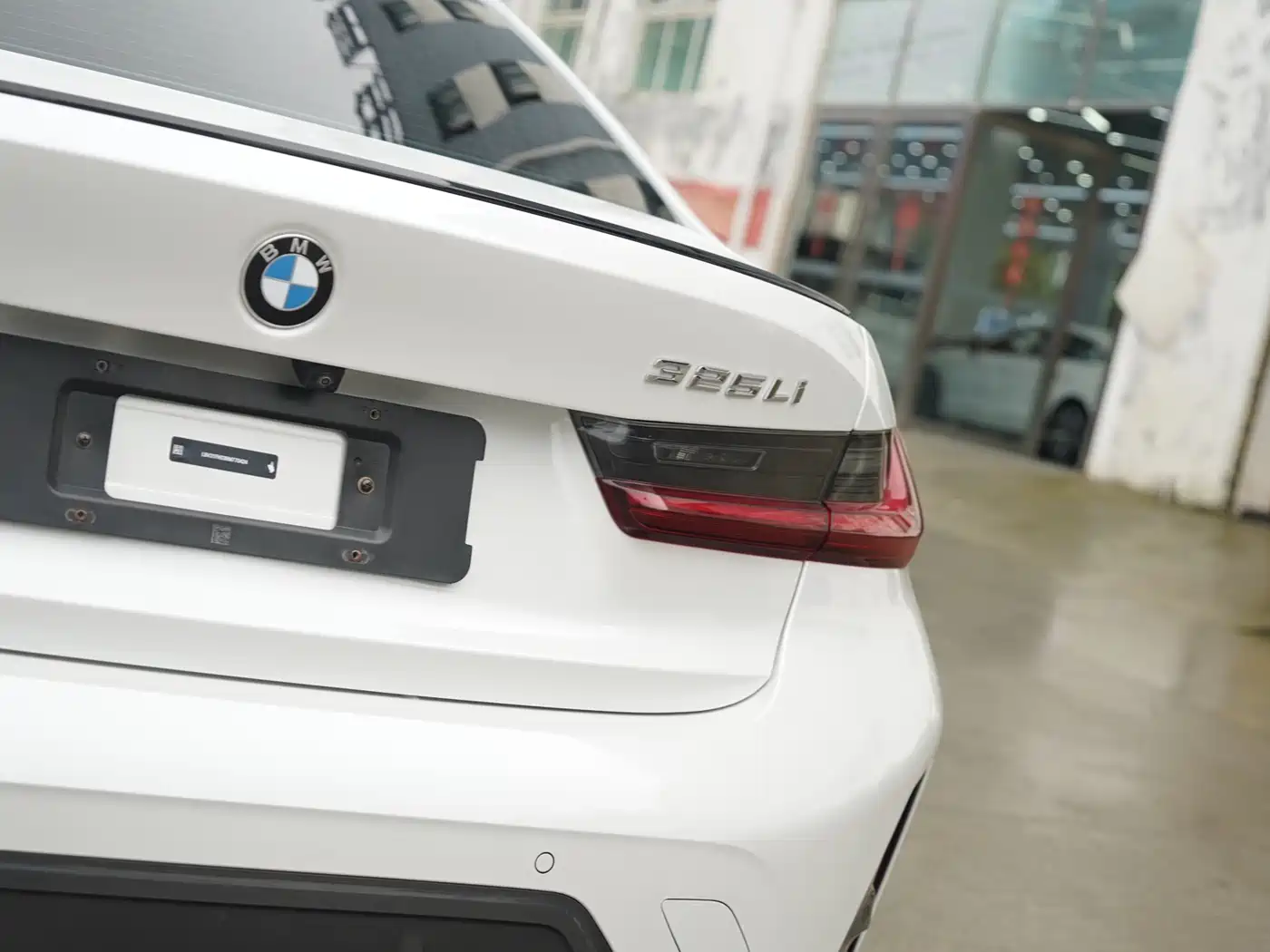 BMW 3 Series 2024 325Li M Sport Shadowline Package фото 24