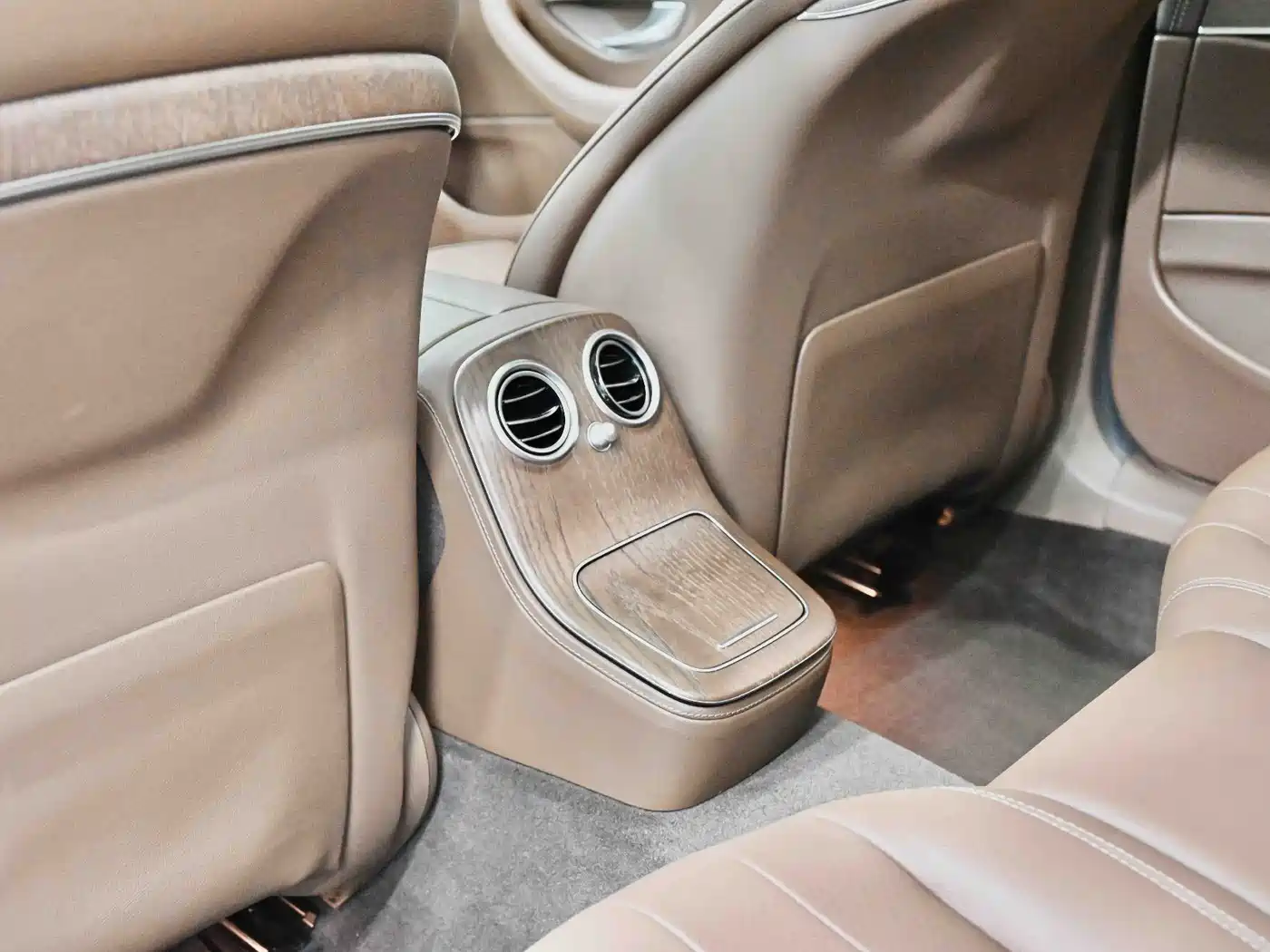 Mercedes-Benz E-Class 2022 E 300 L Luxury фото 37