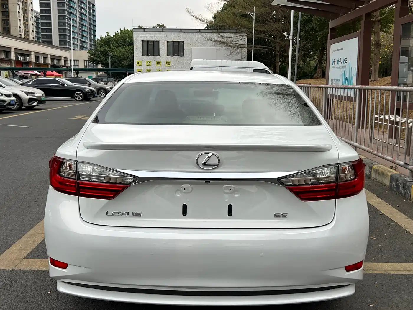 Lexus ES 2015 200 Elite Edition фото 3