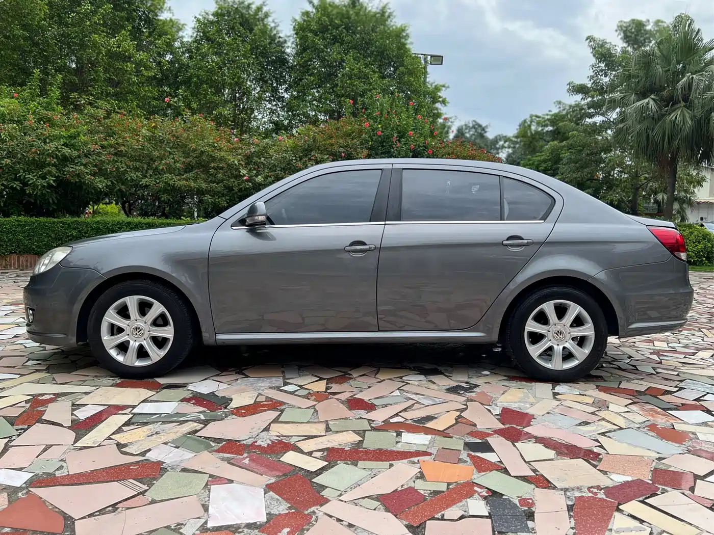 Volkswagen Lavida 2011 1.6L Automatic Pinya Edition фото 10