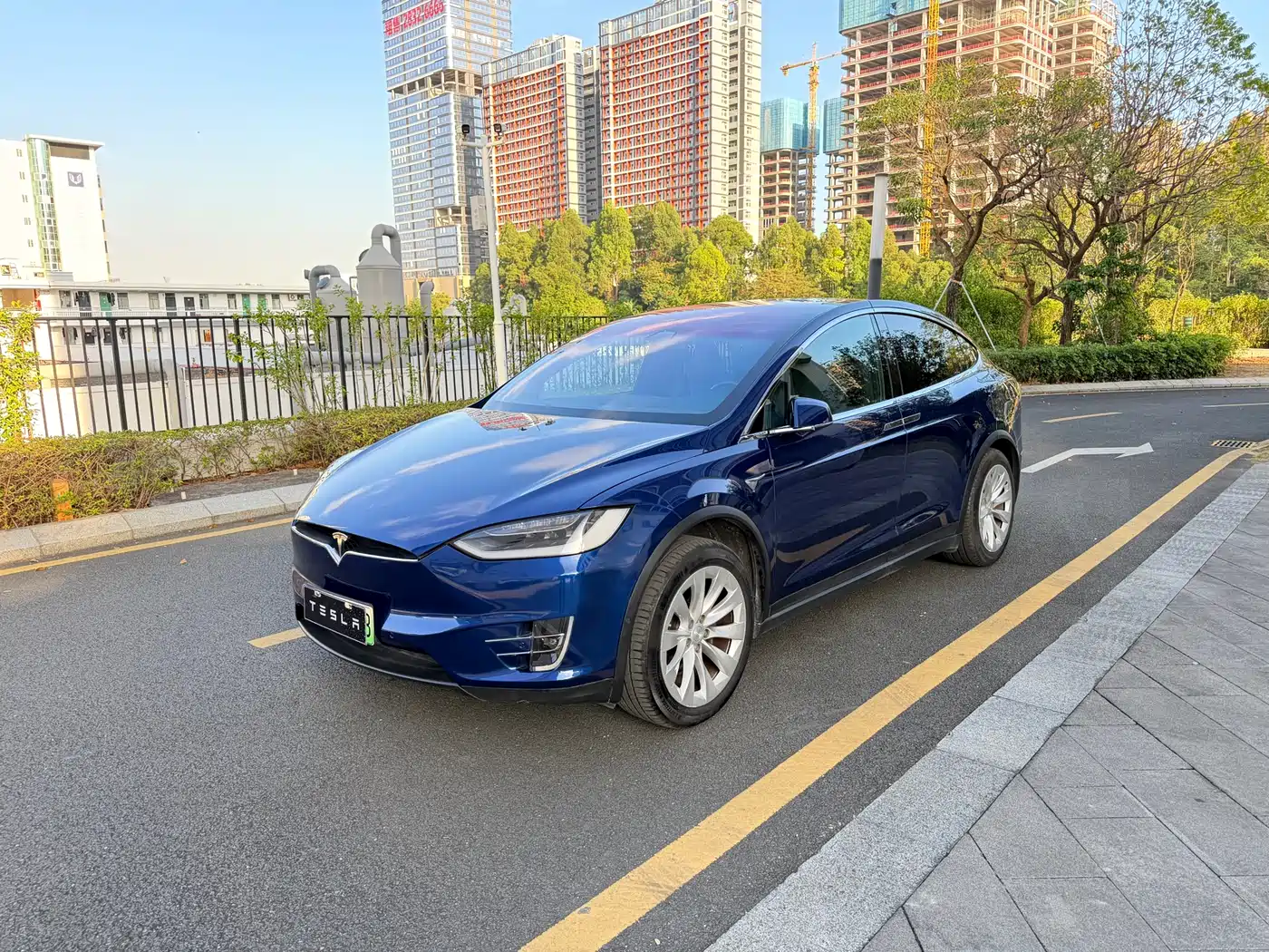 TESLA MODEL X