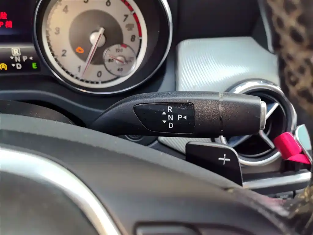 Mercedes-Benz GLA 2015 GLA 220 4MATIC Fashion Edition фото 7
