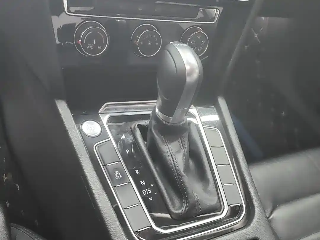 Volkswagen Magotan 2018 330TSI DSG Leading фото 10