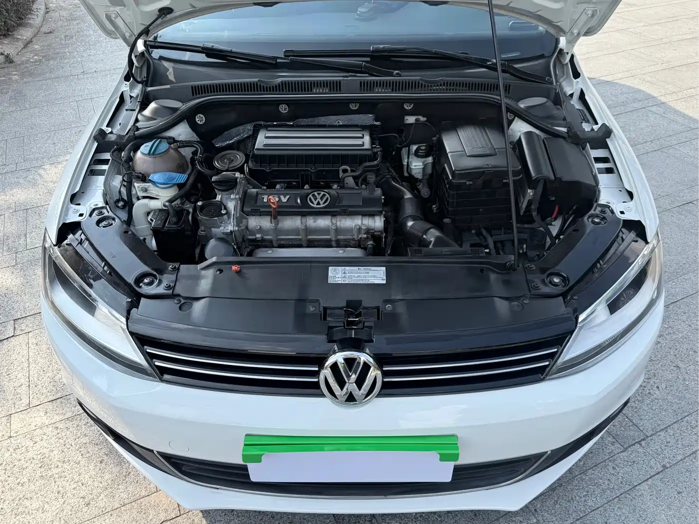 Volkswagen Sagitar 2014 1.6L Automatic Comfort фото 18