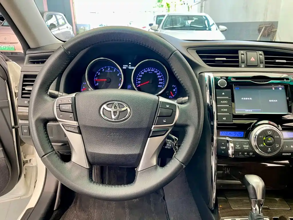 Toyota Reiz 2016 2013 2.5V Premium Edition