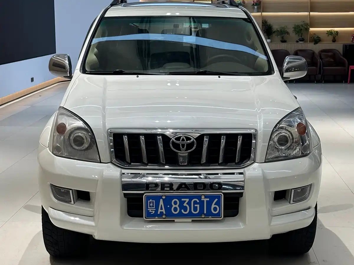 Toyota Prado (Import) 2004 VX 4.0 фото 2