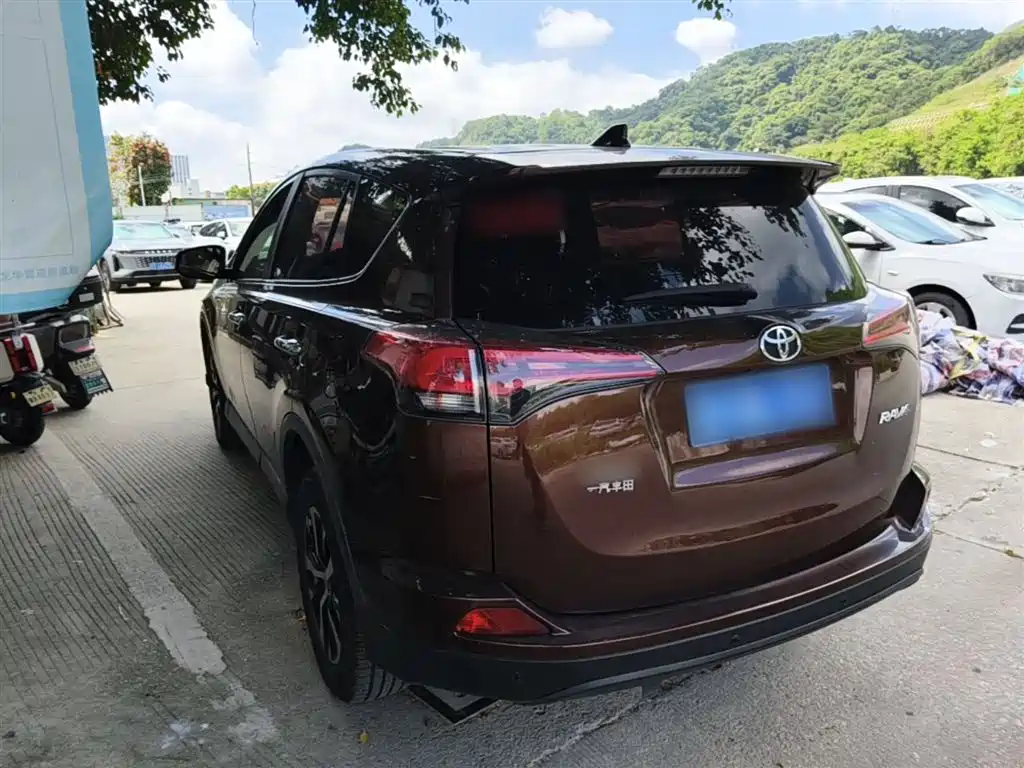 Toyota RAV4 Rongfang 2016 2.0L CVT 2WD Trend (China V) фото 5