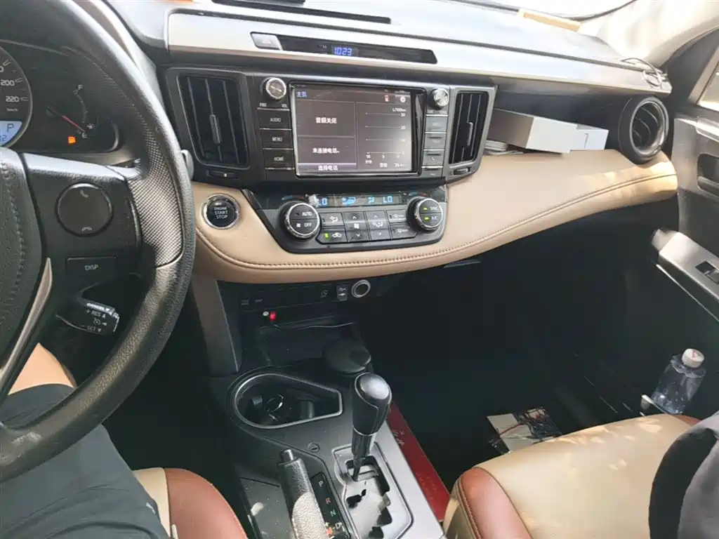 Toyota RAV4 Rongfang 2016 2.0L CVT 2WD Trend (China V) фото 13