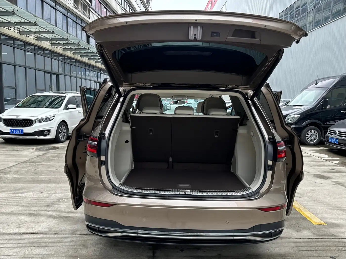 Volkswagen Viloran 2020 380TSI Premium фото 8