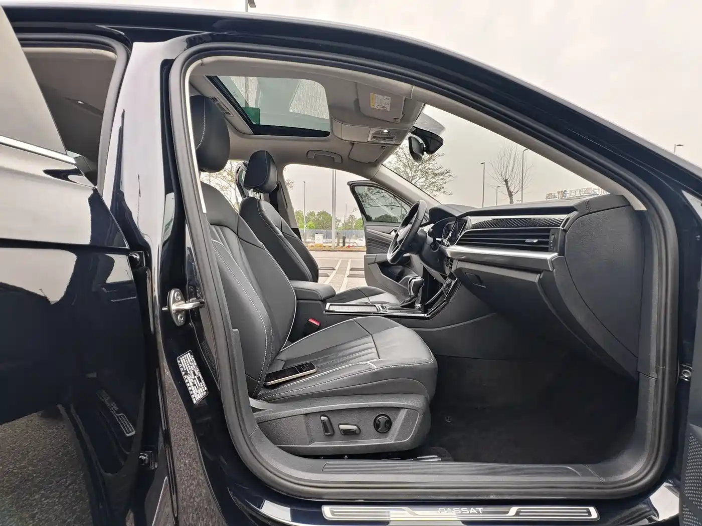 Volkswagen Passat 2023 280TSI Elite Edition фото 14
