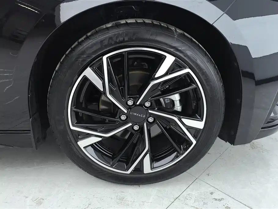 Lynk & Co 03 2023 1.5TD DCT Power Pro фото 6