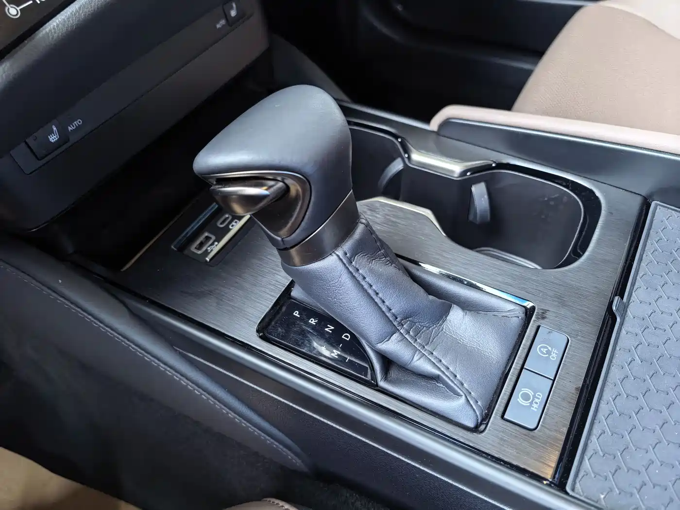 Lexus ES 2023 200 Excellence Edition фото 8