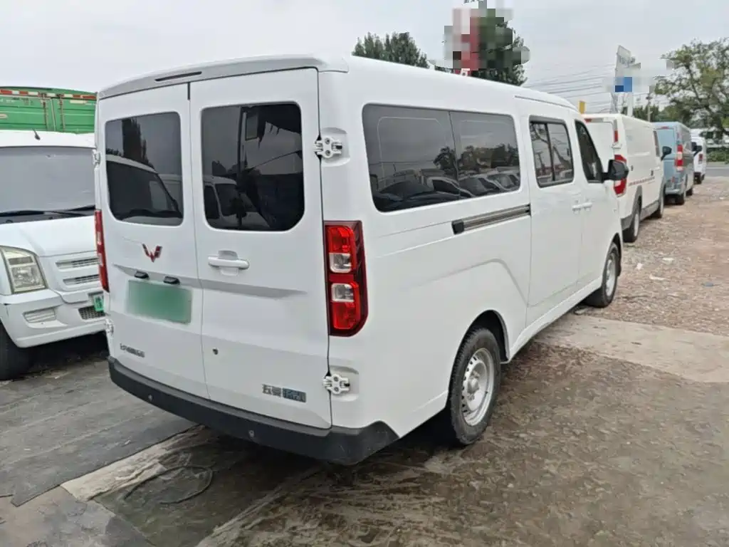 Wuling Motors Wuling Yangguang 2025 2024 300KM Comfort Bus Version 75kW