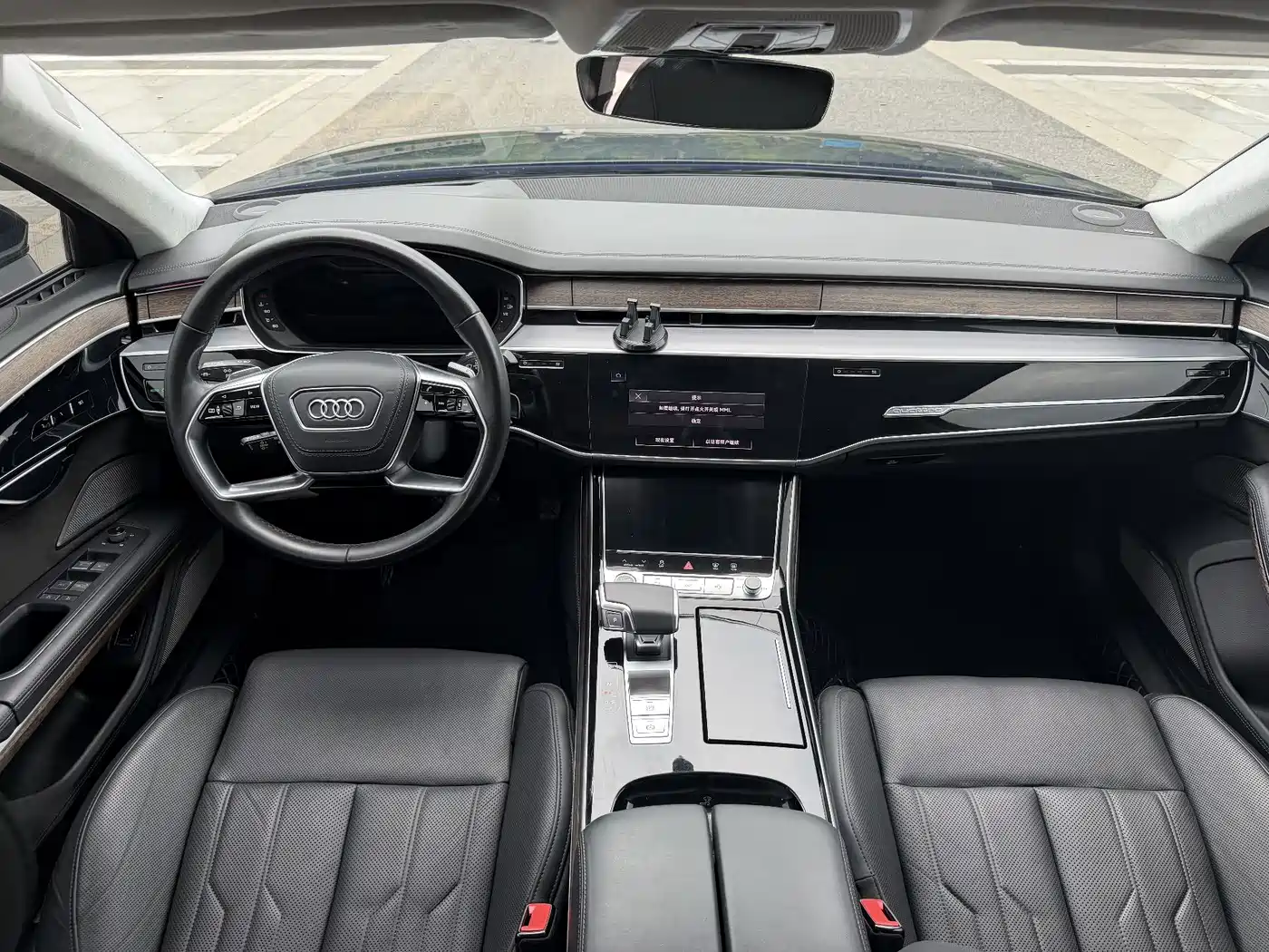 Фото 12 - Audi A8