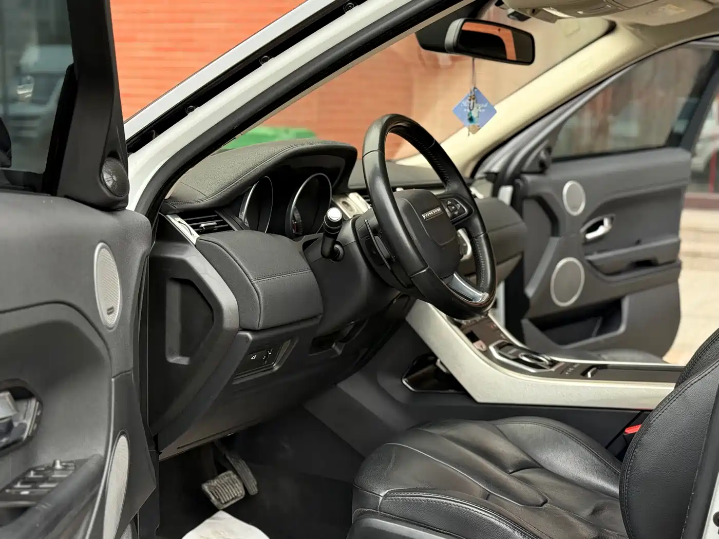 Land Rover Range Rover Evoque (Import) 2014 2.0T 5-door Brilliance Premium фото 7
