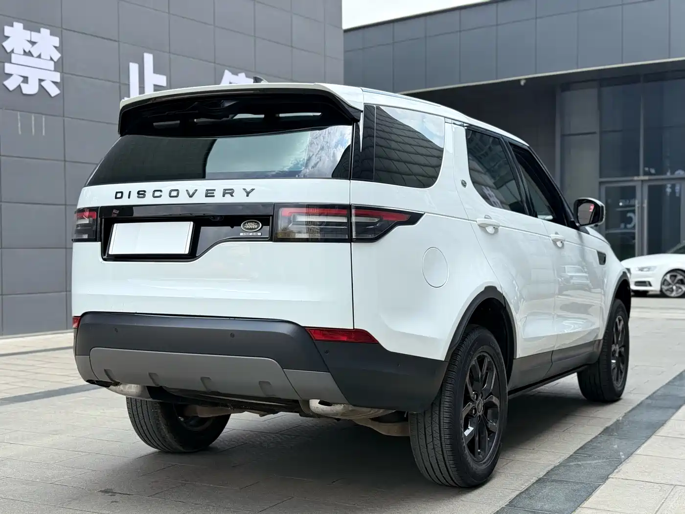 Land Rover Discovery 2018 3.0 SC V6 SE фото 18